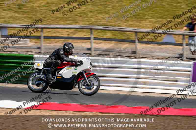 Vintage motorcycle club;eventdigitalimages;mallory park;mallory park trackday photographs;no limits trackdays;peter wileman photography;trackday digital images;trackday photos;vmcc festival 1000 bikes photographs